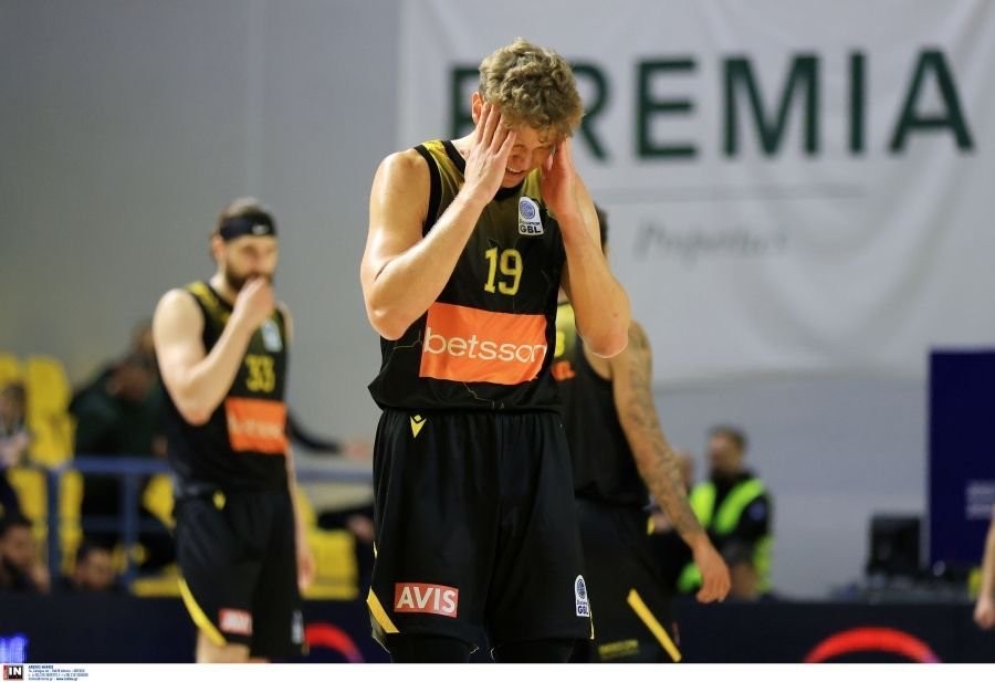 Με Ομπιέσε αντί Κουζμίνσκας η ΑΕΚ