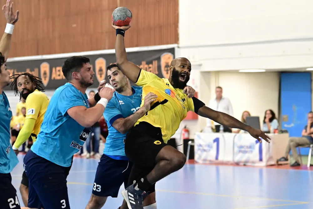 Παρακολουθήστε ΖΩΝΤΑΝΑ το Αθηναϊκός – ΑΕΚ  (LIVE STREAMING)