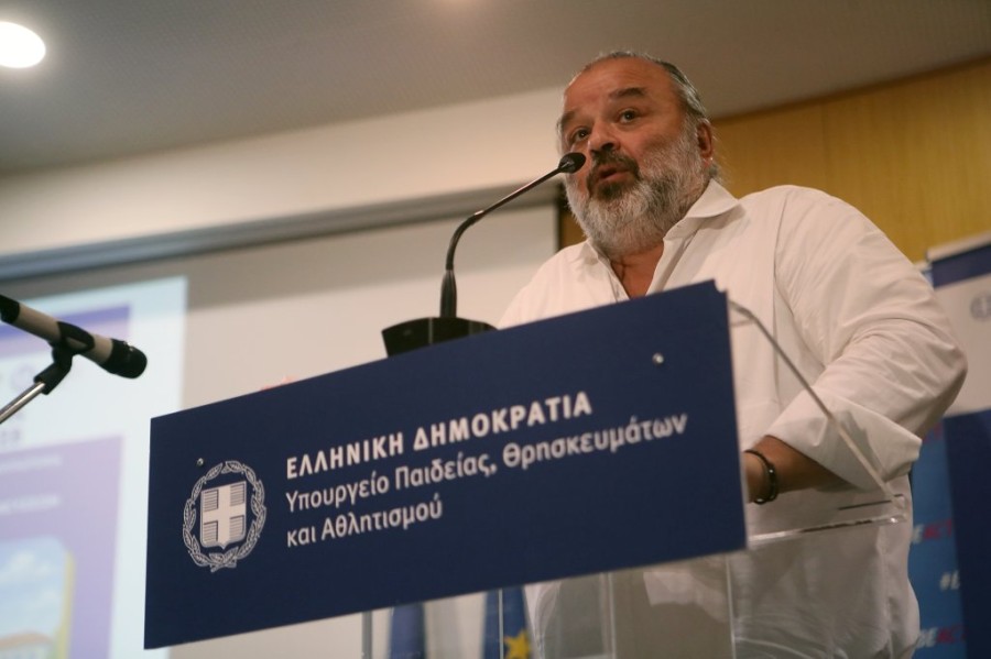 Ηλιόπουλος: «Προσπαθούμε να φέρουμε μια καινούργια μέρα στο ποδόσφαιρο – Δωρεά σε 383 σχολεία από 21 μπάλες»