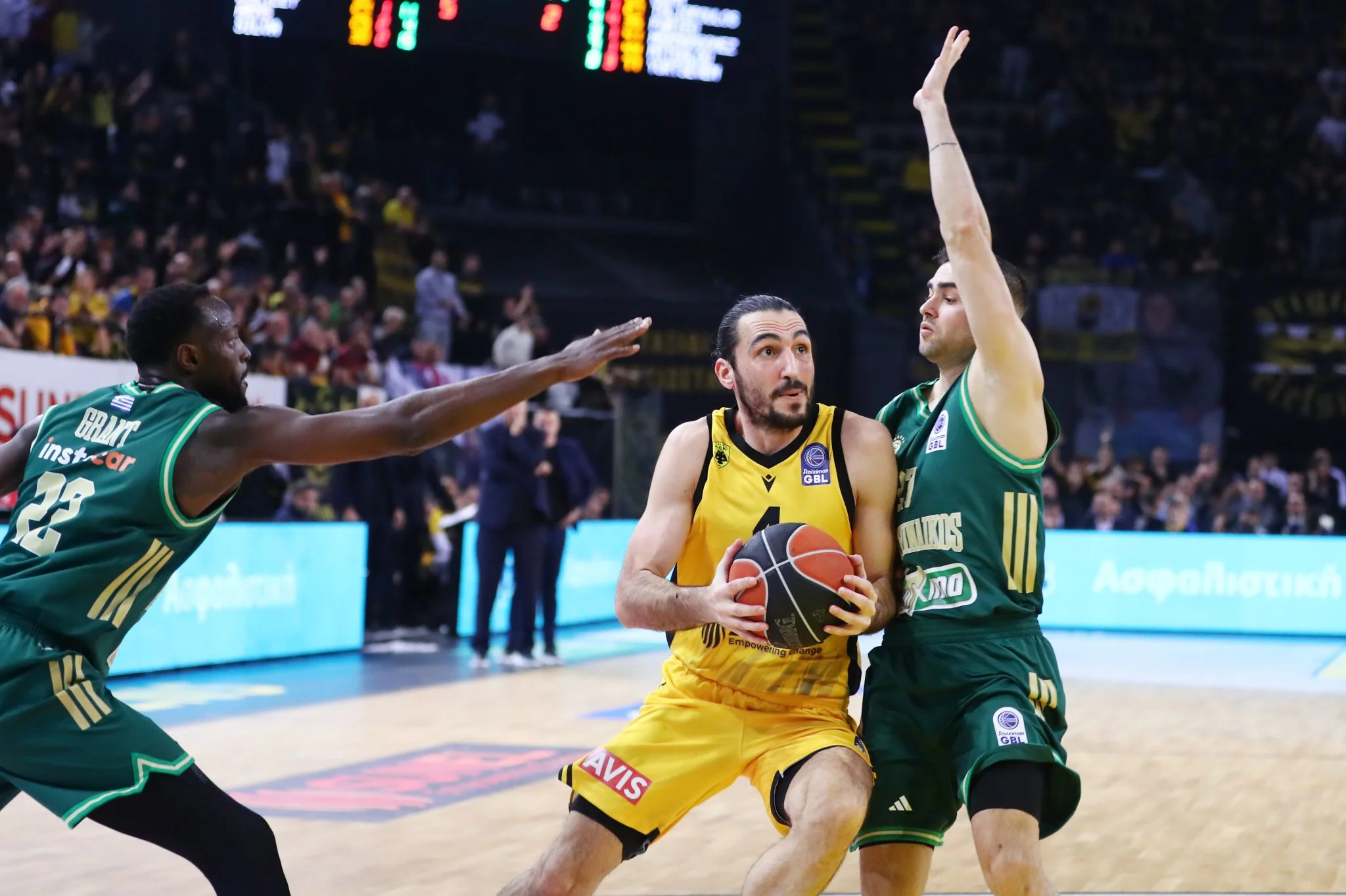 Έχασε με κατώ τα χέρια