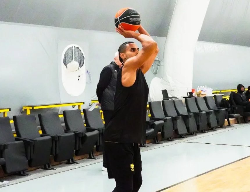 Εκτός από την πρώτη του προπόνηση ο Κλαβέλ