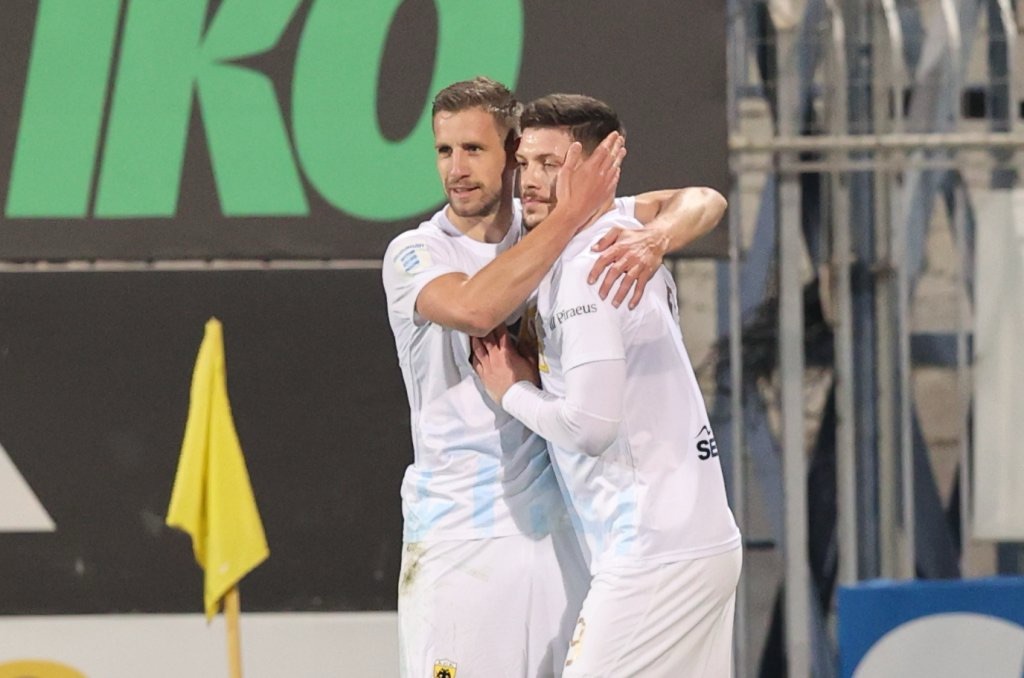 Γιόβιτς υπέγραψε, Στρακόσα σφράγισε και η ΑΕΚ πέρασε από την Τρίπολη