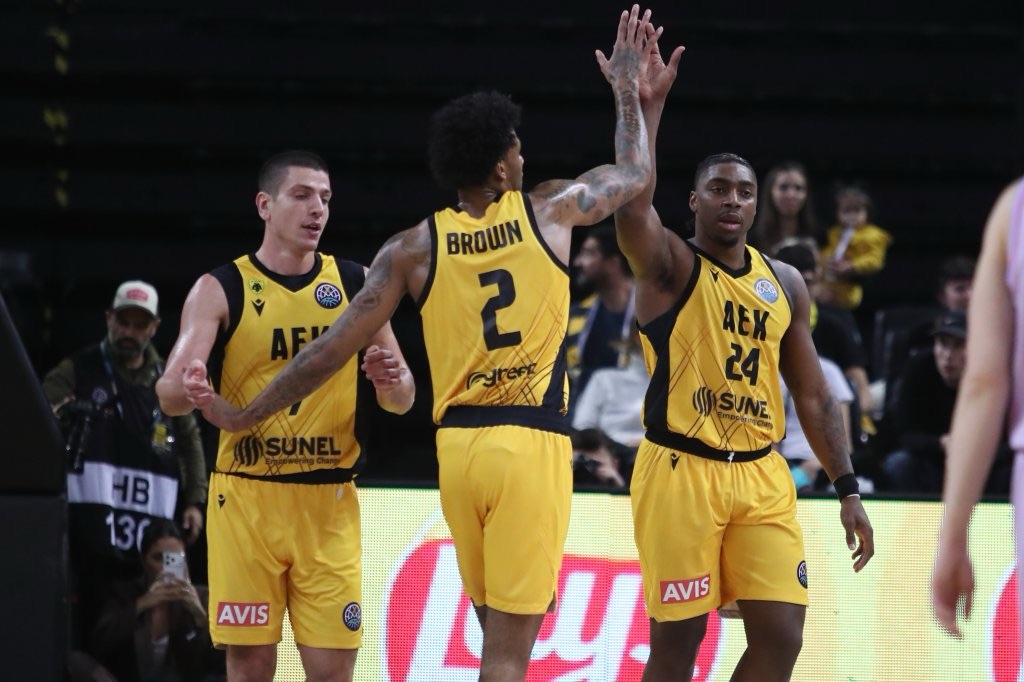 Κυρίαρχη στο φινάλε, αφεντικό στον όμιλο η ΑΕΚ