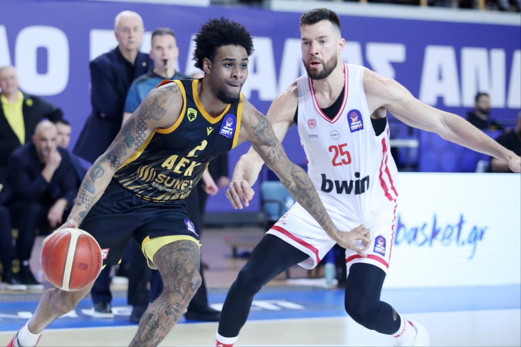 Πάλεψε με  απουσίες η ΑΕΚ – Ήττα 81-67 από τον Ολυμπιακό