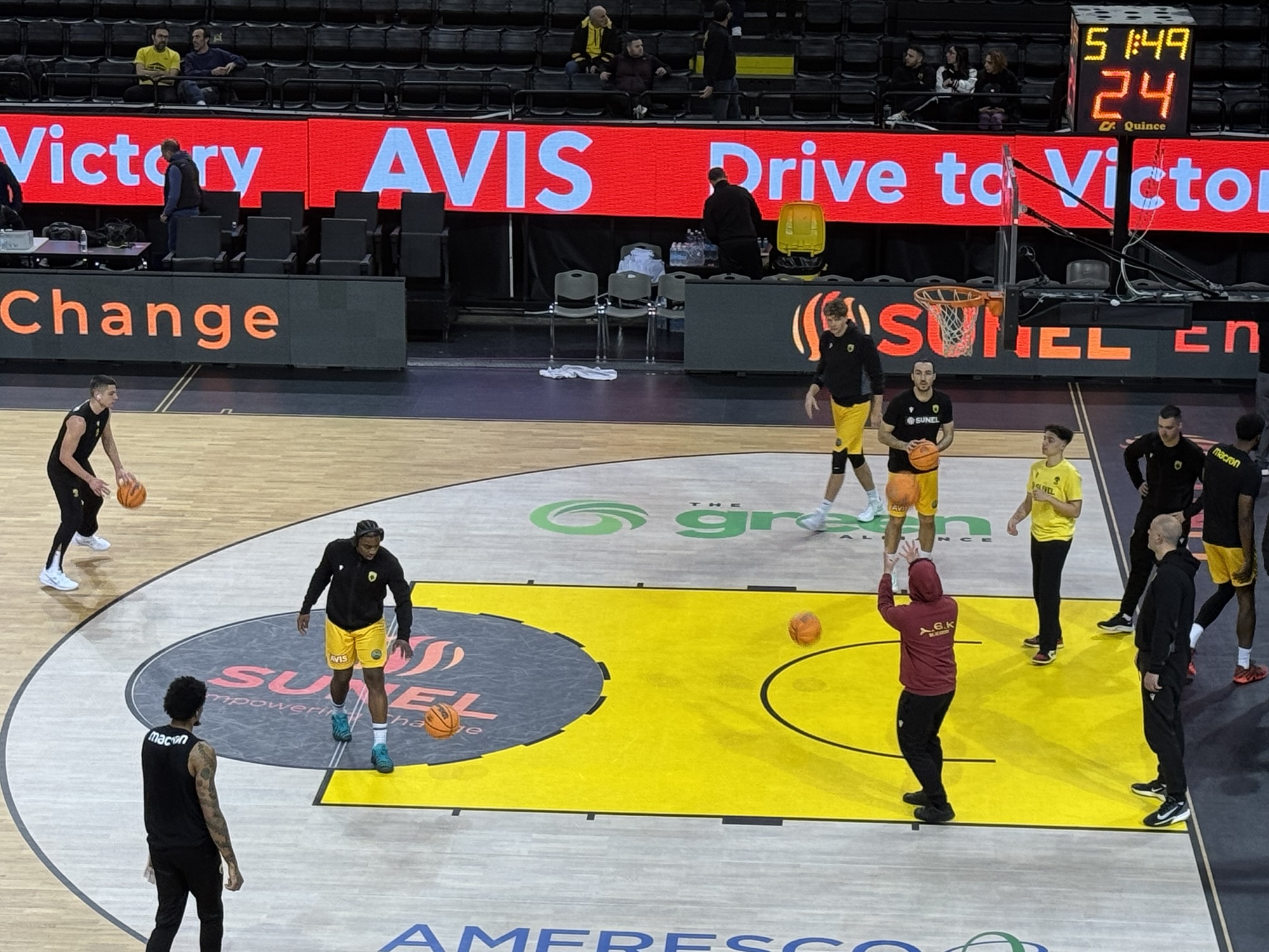 Η 12αδα της ΑΕΚ κόντρα στην Τόφας!