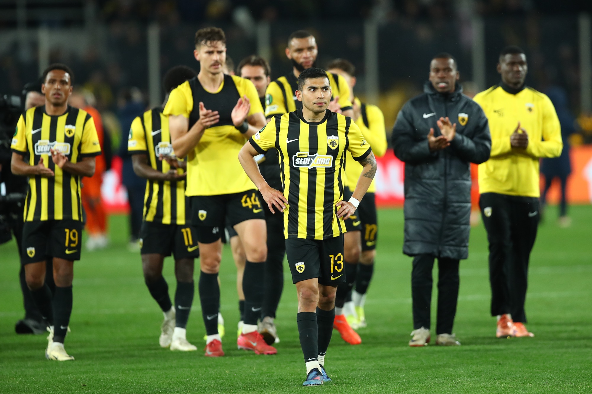 Η ΑΕΚ προκρίθηκε αλλά προβλημάτισε – Ήττα 0-2 από την Τσέλιε